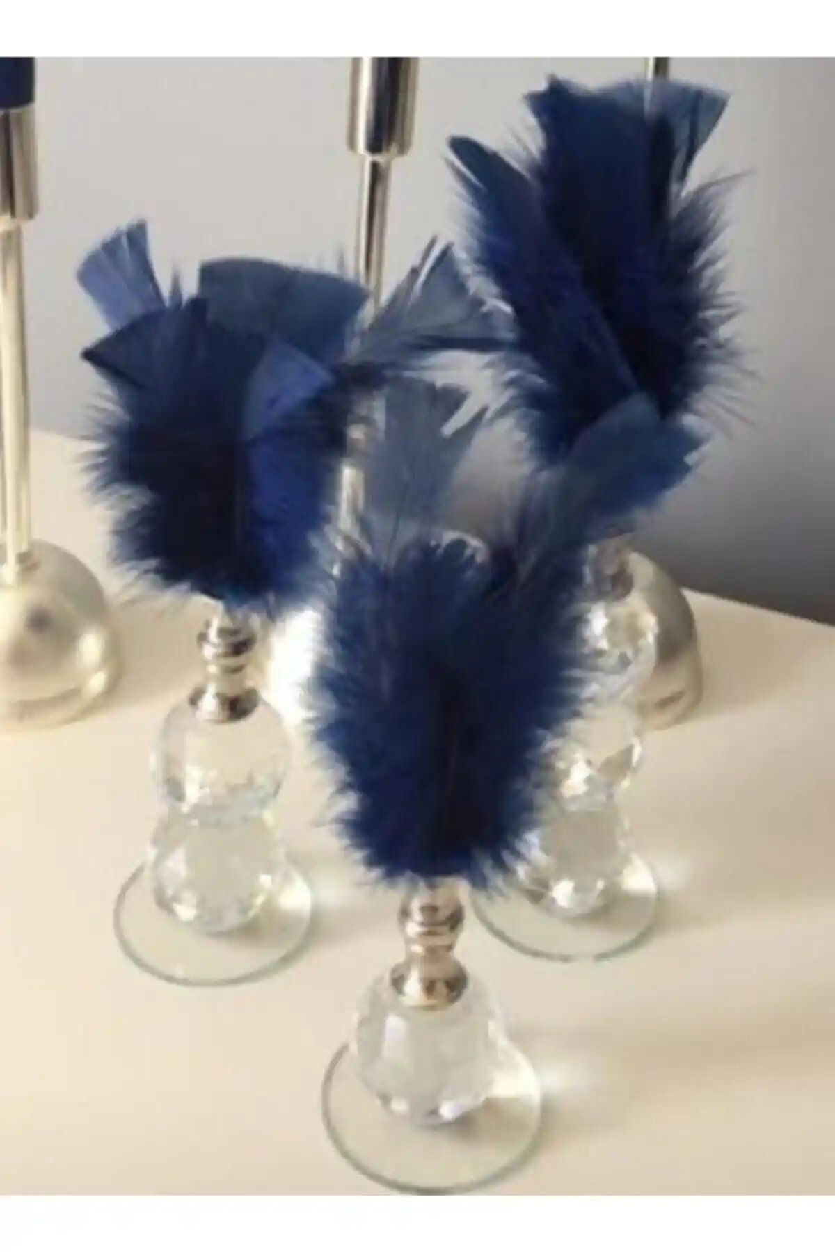 Aker Hediyelik Üç Adet Lacivert Tüylü Kristal Tüylük ile Ev Dekorasyonunuzu Zenginleştirin