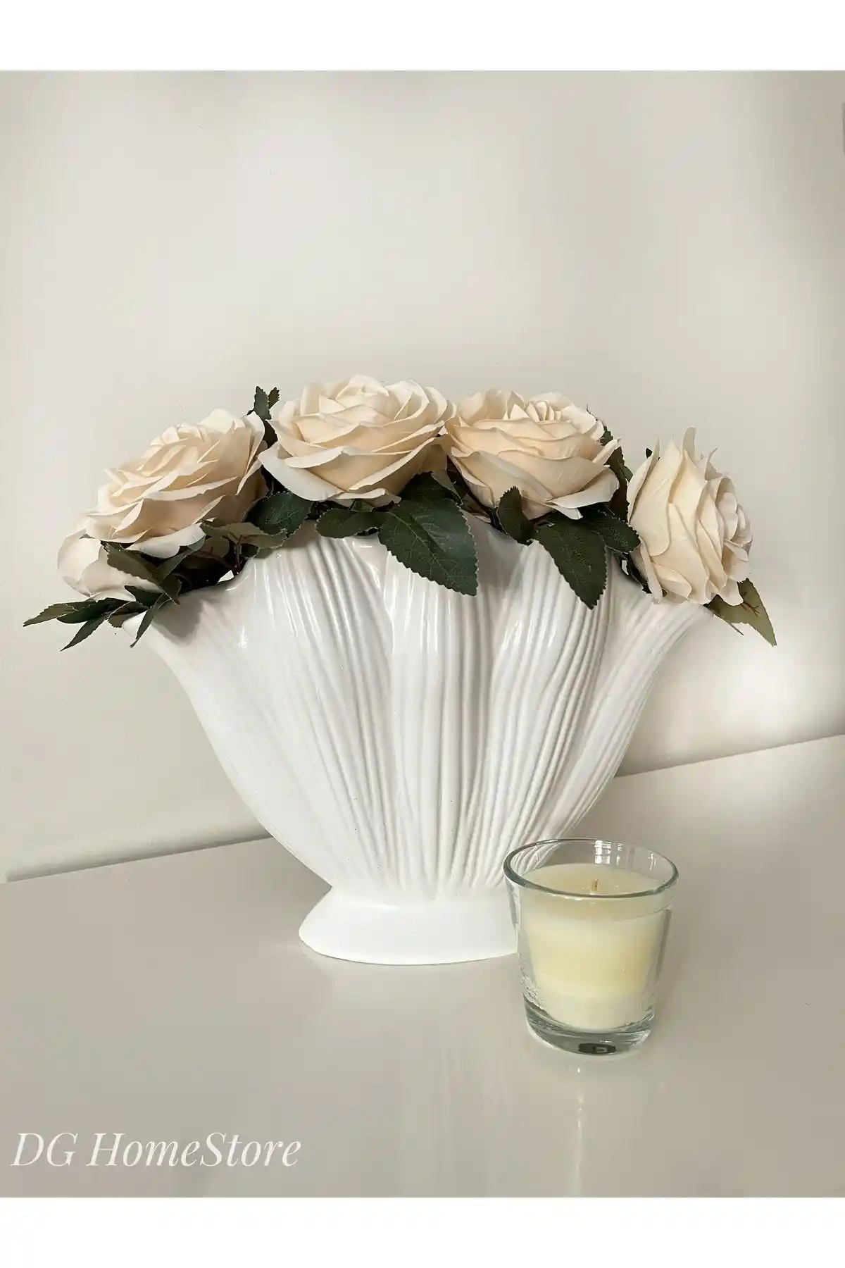 İstiridye ve Midye Dekoratif Vazoları ile Modern İç Mekan Tasarımı