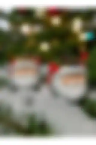 Lusim Store 2'li Set Noel Baba Figürü: Modern Tasarım ve Dayanıklılık Sunuyor