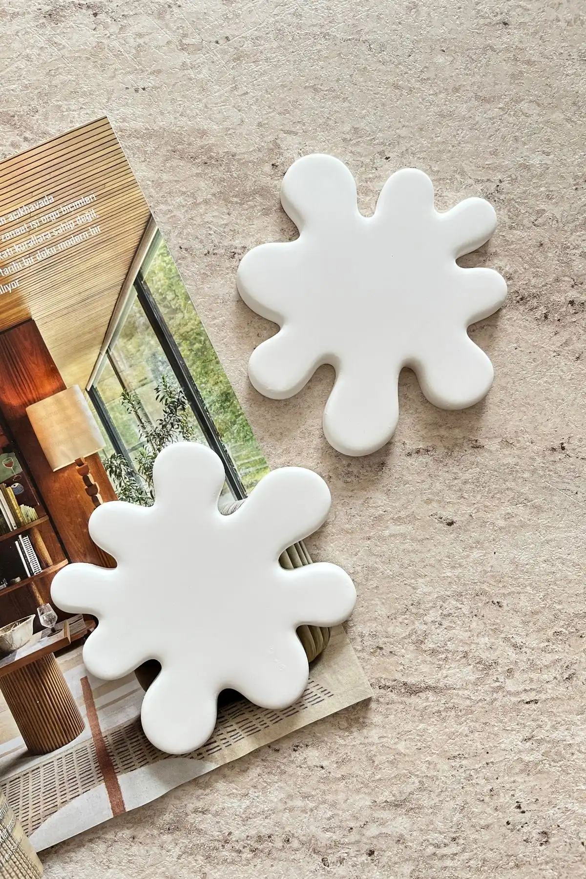 Mandalin Art Studio Kıvrımlı Beton Bardak Altlığı: Şıklık ve Dayanıklılık
