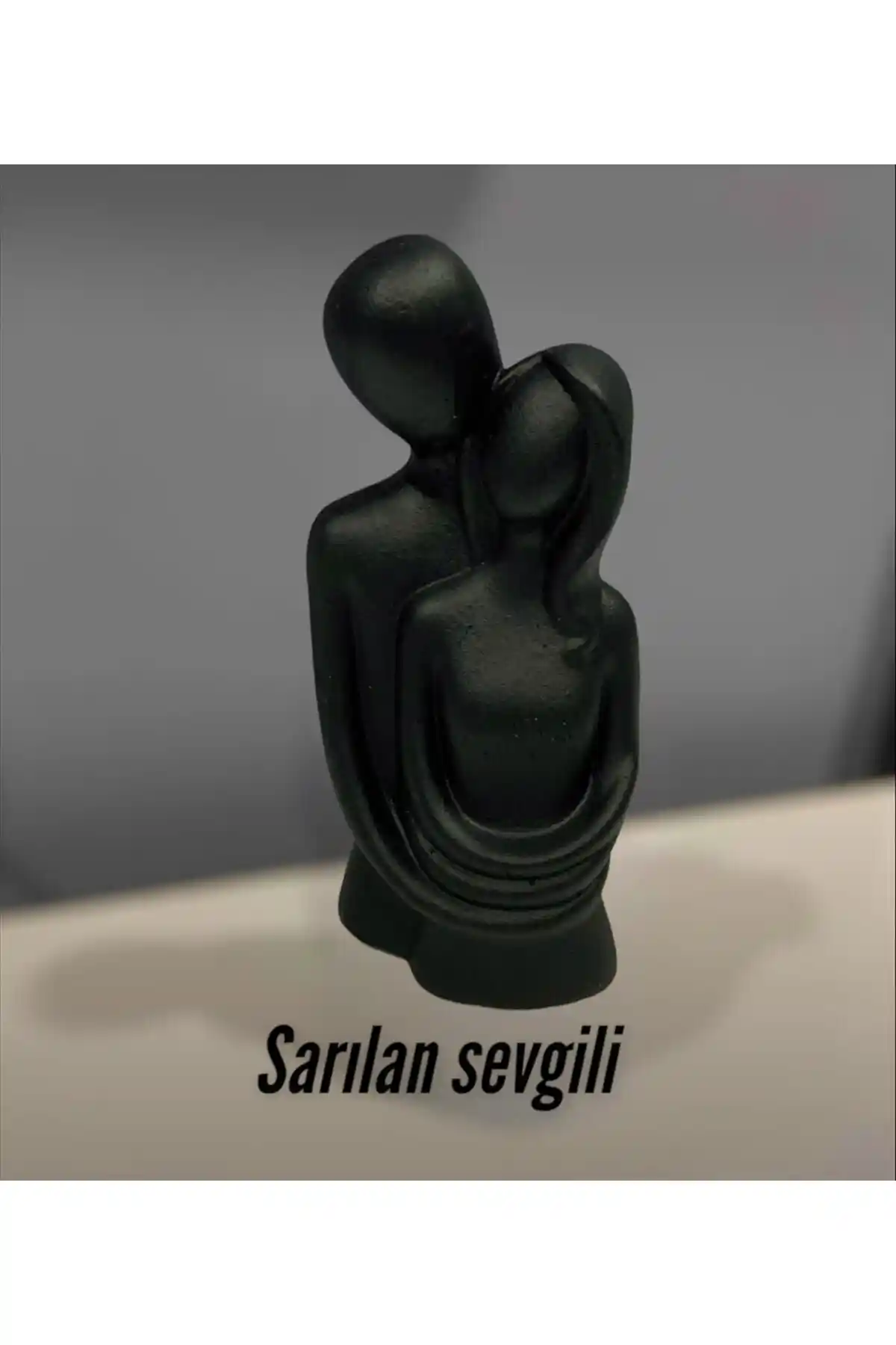 Modern Romantik Dokunuş: Genel Markalar Sarılan Sevgili Aşıklar Biblosu