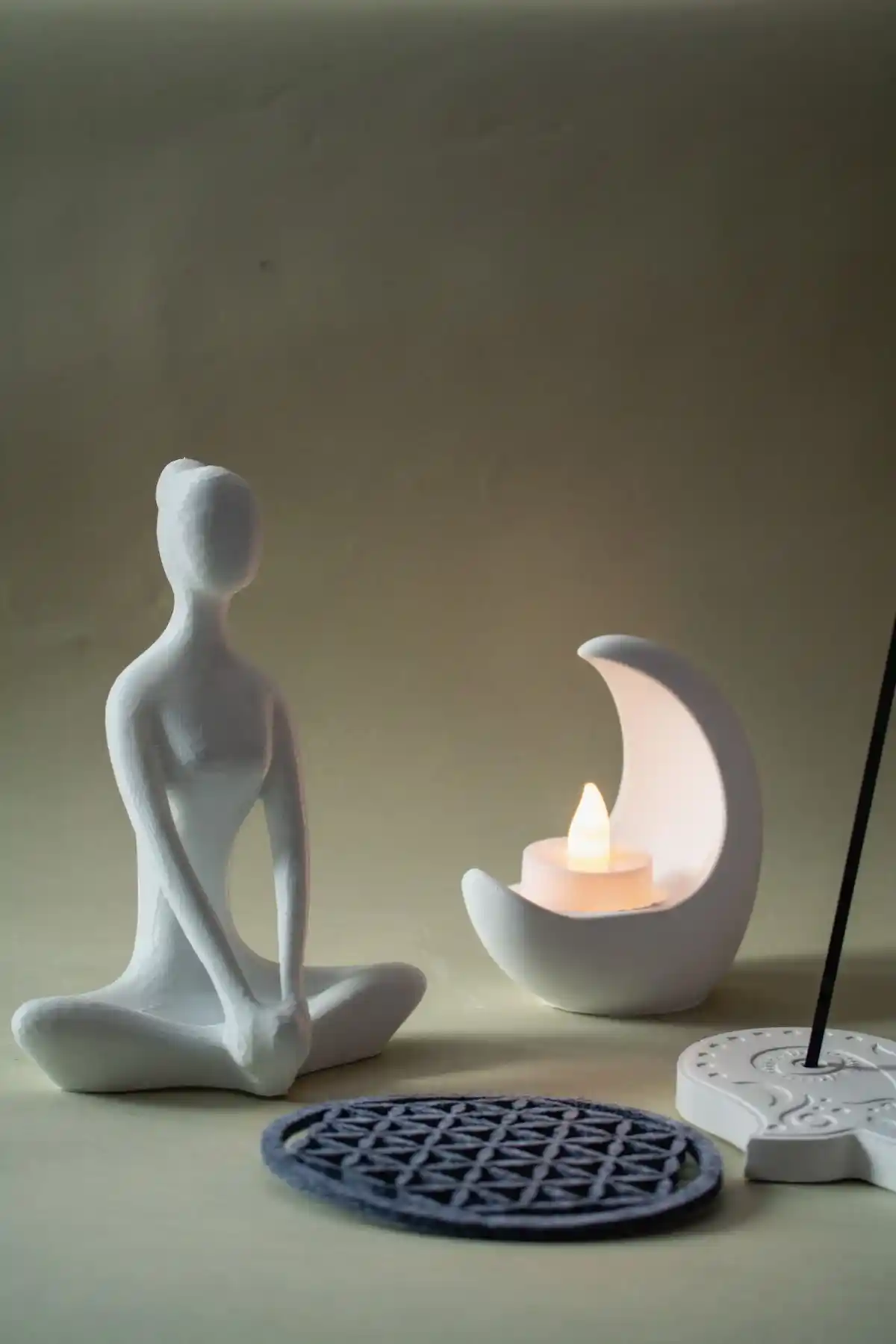 NocheLuz Soyut Meditasyon Figürü ile Huzurlu Bir Atmosfer Yaratın