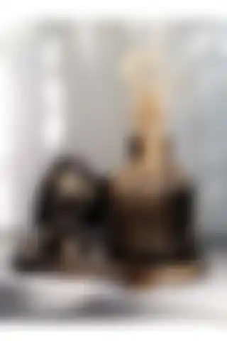 DNZ DEKOR Antik Kadın Figürlü 3'lü Vazo Seti ile Evinizi Şık Bir Şekilde Süsleyin