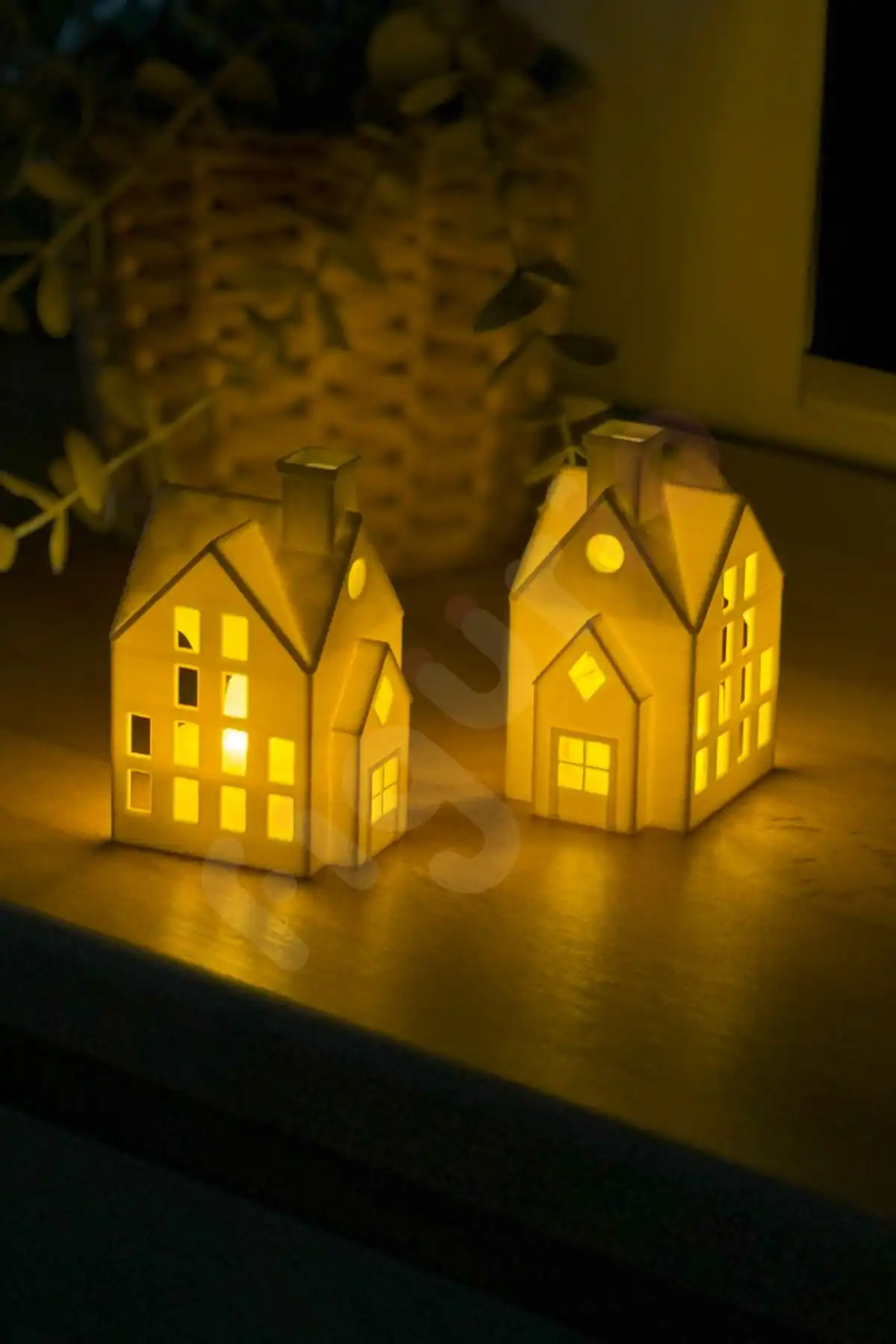 Figurio Kış Evi Tealight Mumluk ile Kış Dekorasyonunu Şıklıkla Tamamlayın