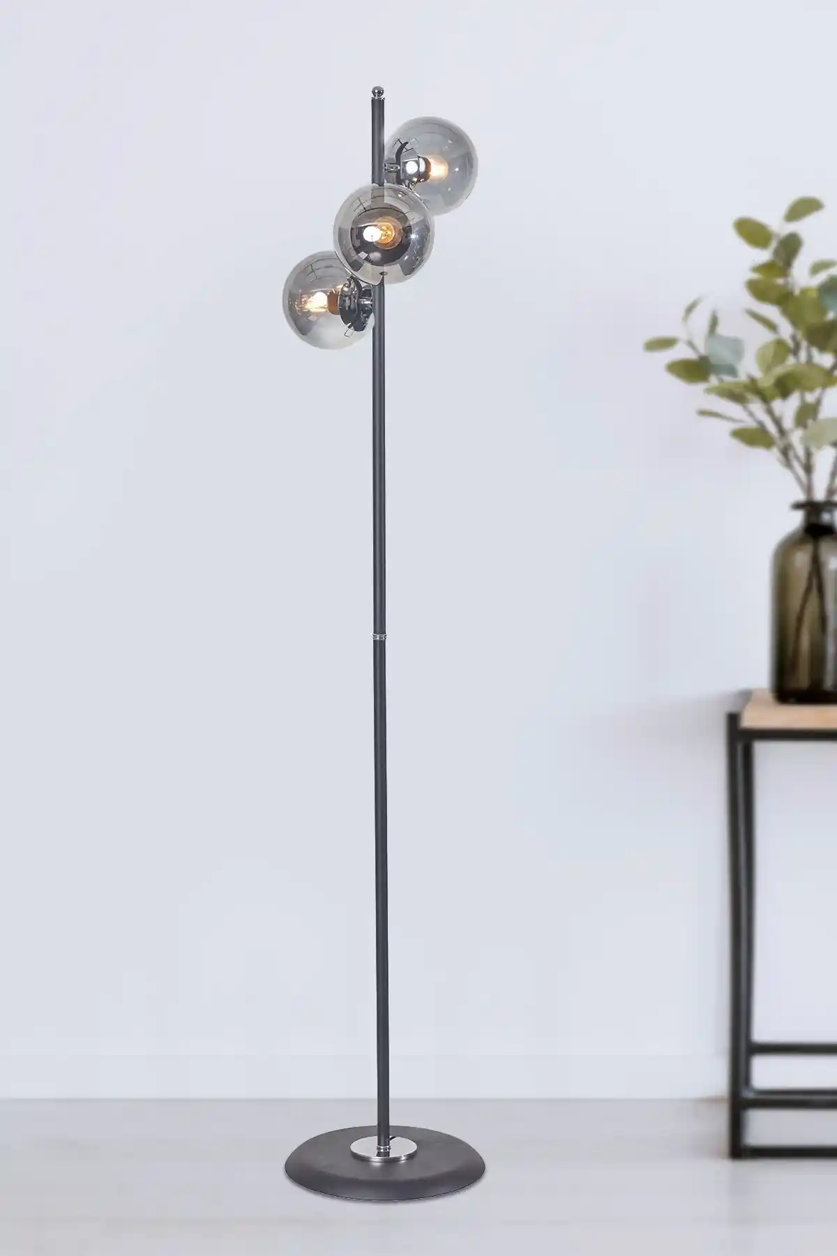 Luzarana Perla Siyah Metal Gövde Füme Camlı Lamba ile Modern Aydınlatma