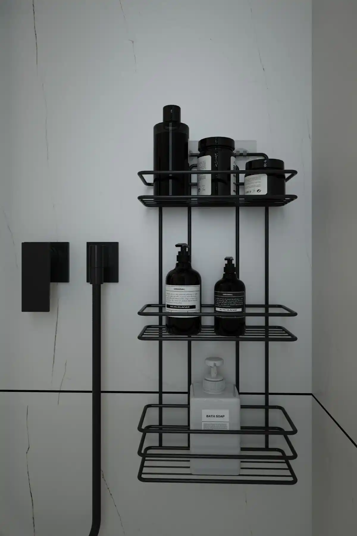 Alper Banyo Paslanmaz Siyah 3 Katlı Düz Köşeliği ve Şampuanlık Ürün Özellikleri