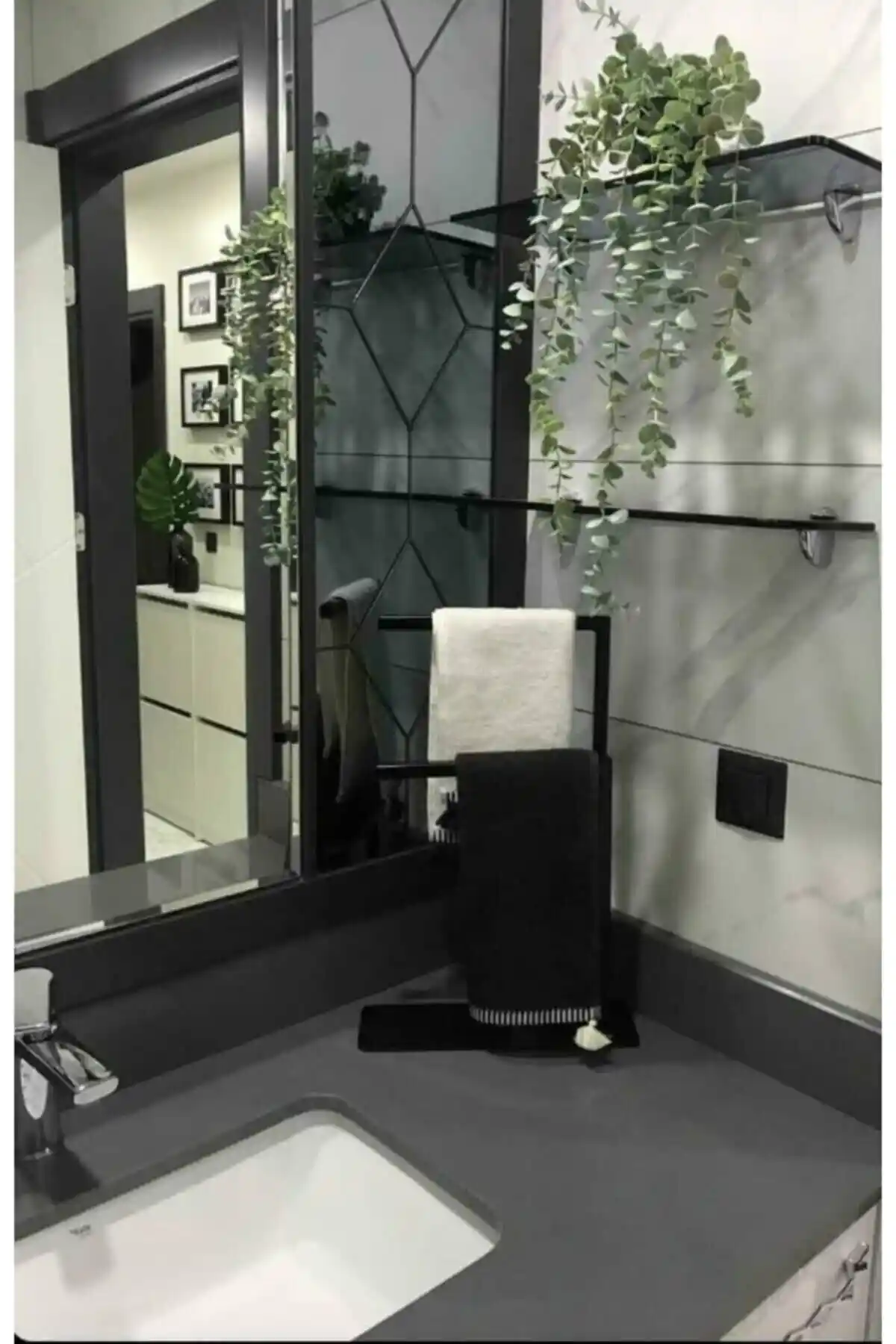 Aryamo Lotus Tezgah Üzeri Havluluk: Modern ve Dayanıklı Metal Dekorasyon Parçası