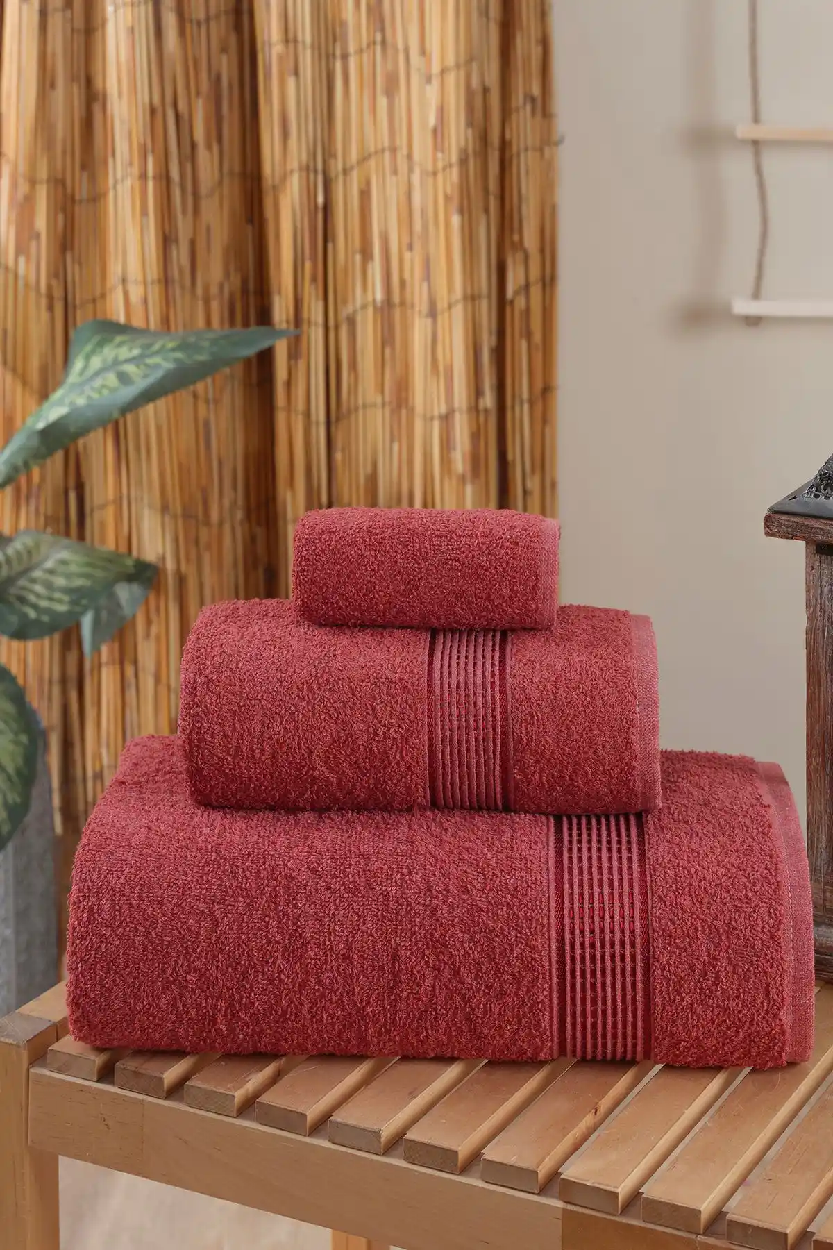 B2B Plus 3 Parça Pamuklu Havlu Seti: Estetik ve Konforlu Banyo Aksesuarları