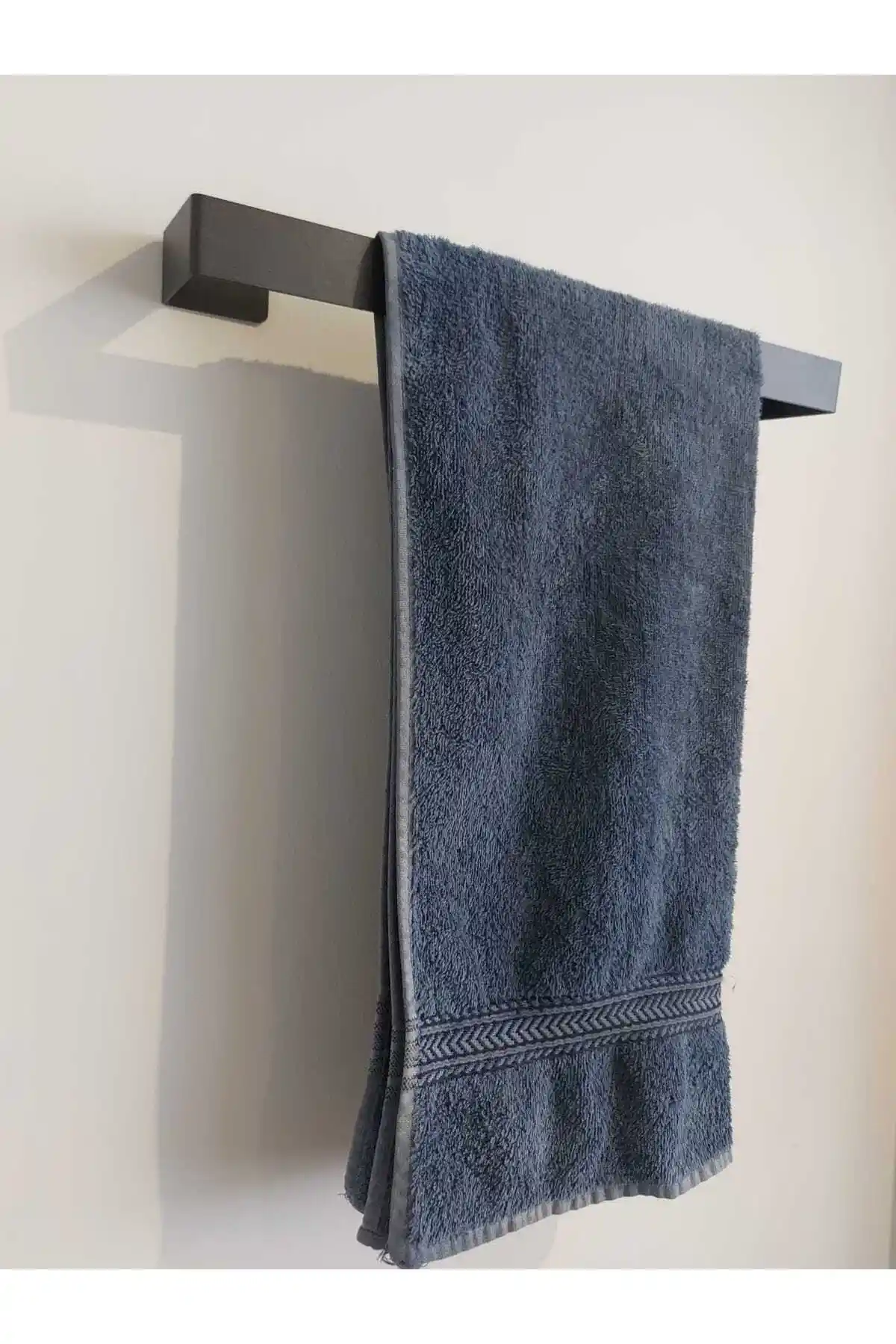 BLUEFLAME Siyah Metal Havluluk Modern ve Dayanıklı Banyo Aksesuarı