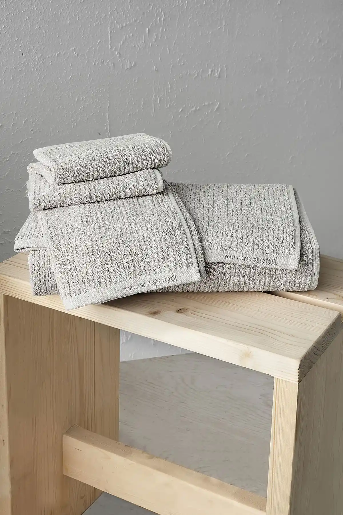 COTTONMANIA Pana Set 202: Modern Tasarım ve Yüksek Kalite ile Konfor Sunan Pamuklu Havlu Seti