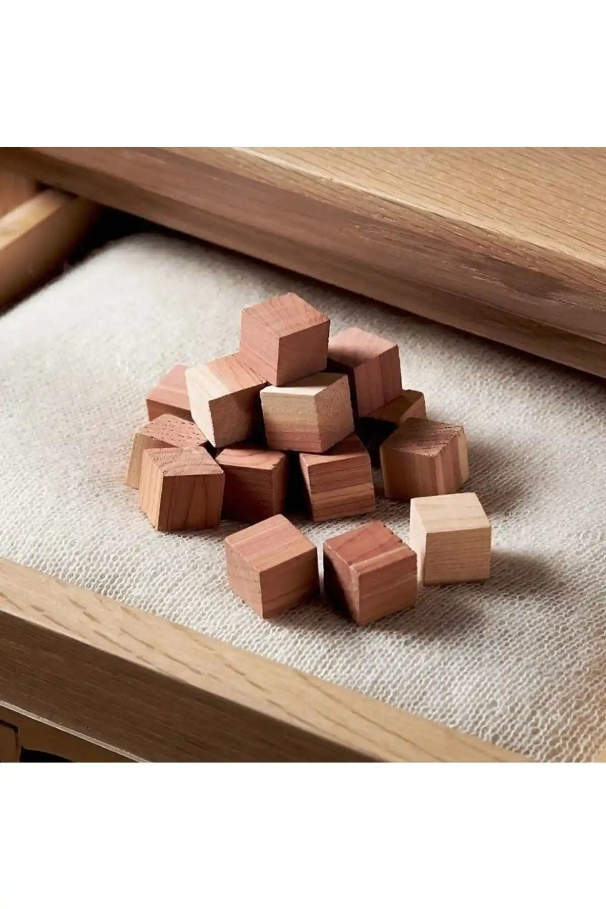 Doğal Güve Kovucu Sedir Ahşap Blok ile Zararlılara Karşı Güvenli ve Çevre Dostu Çözüm