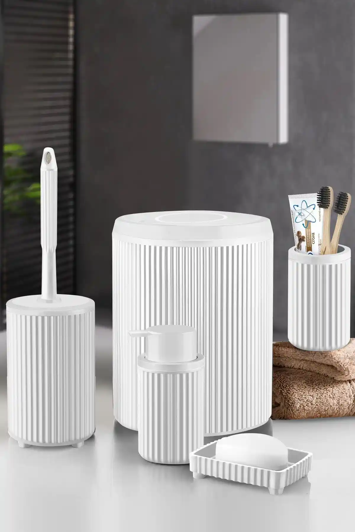 Eminem 5 Parça Akrilik Lüx Banyo Seti Modern ve Dayanıklı Tasarımıyla Şıklık Katar