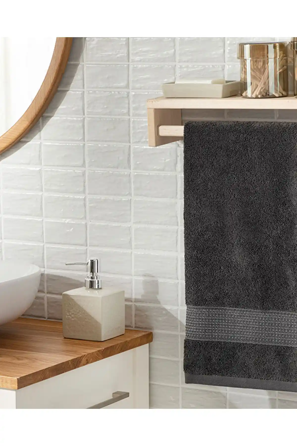 English Home Deluxe Pamuklu Yüz Havlusu: Şık ve Dayanıklı Modern Banyo Aksesuarı