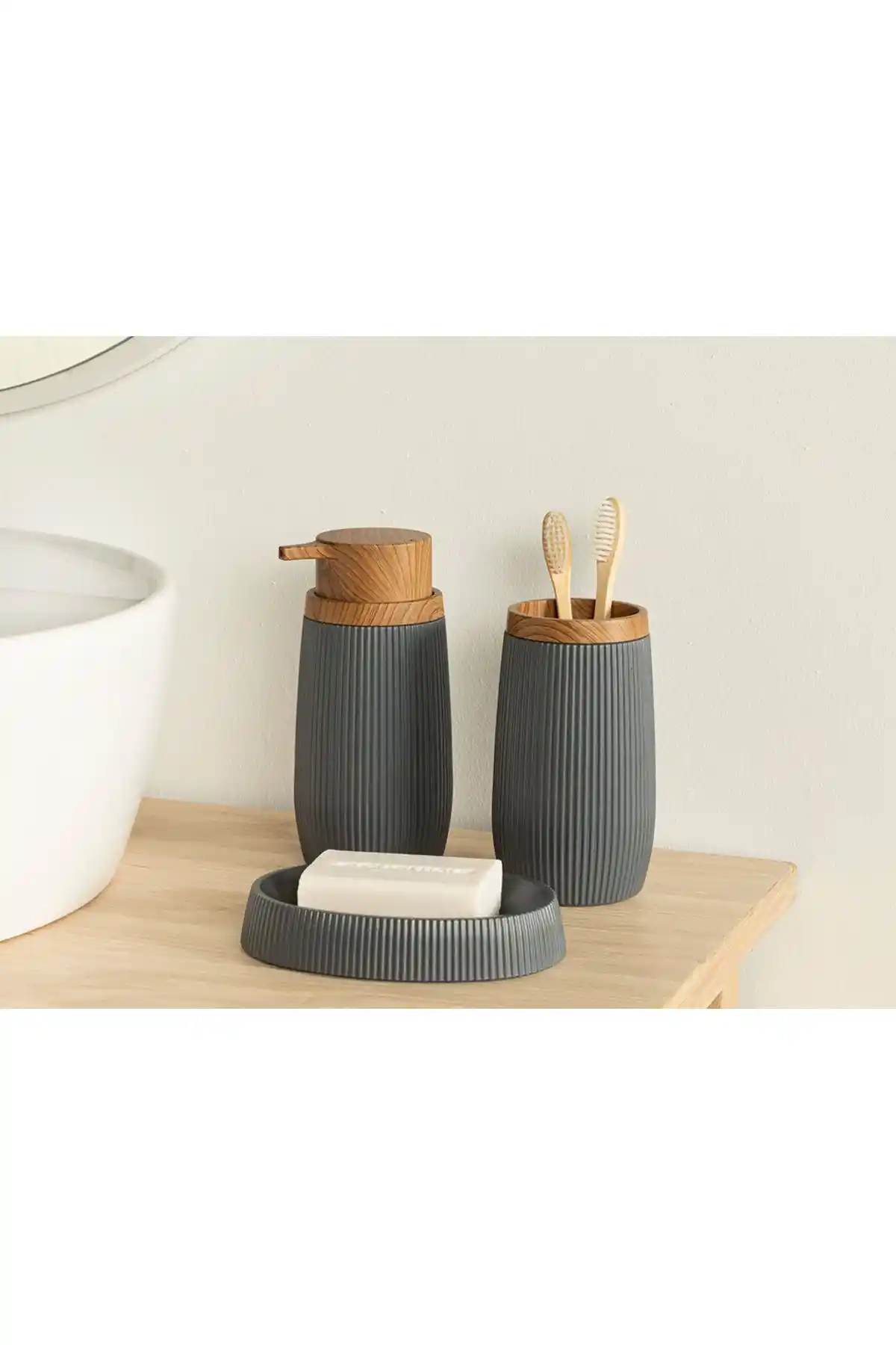 English Home Evelyn 3'lü Banyo Seti Modern Tasarım ve Dayanıklılık Sunar