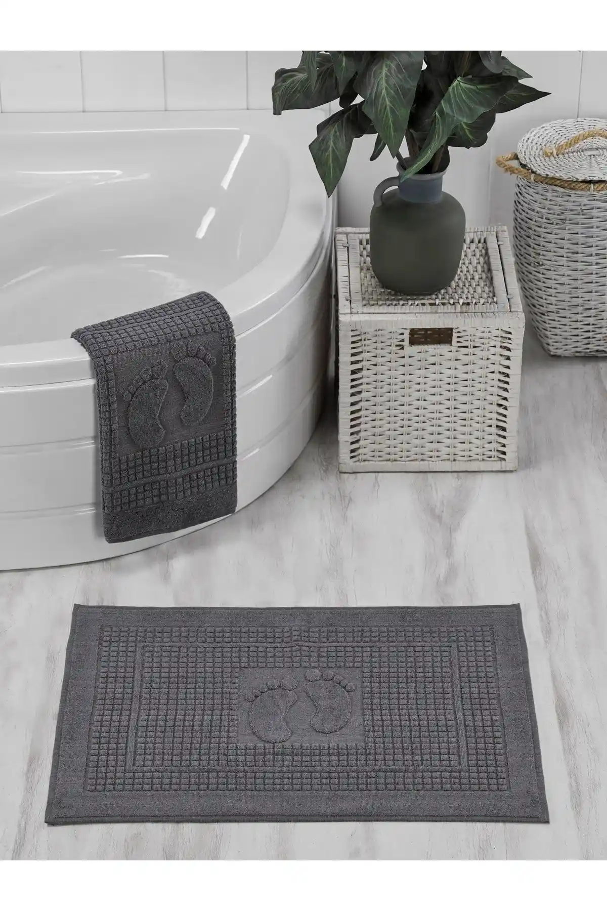 Evanora %100 Pamuklu Banyo Seti: Şık ve Dayanıklı Havlu ve Paspaslar