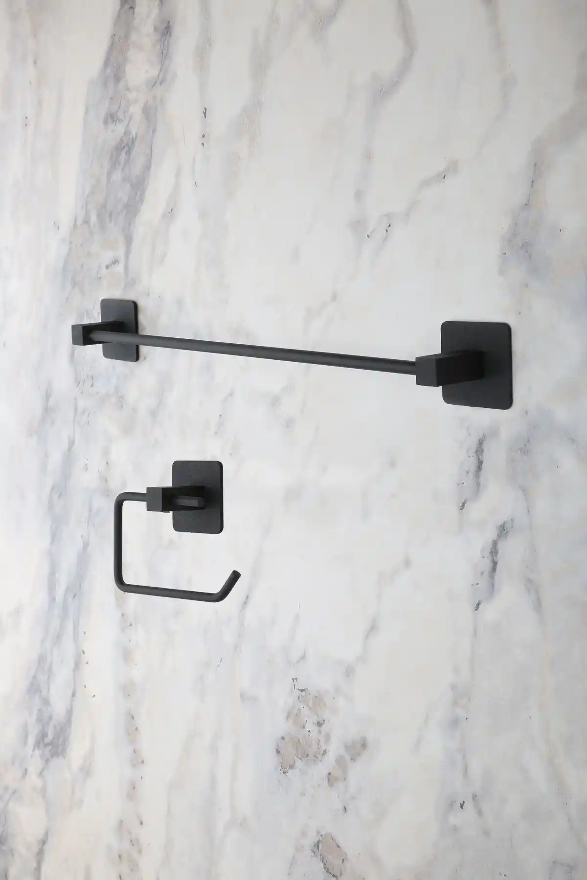 Evina Kare Yapışkanlı Uzun Havluluk Tuvalet Kağıtlığı Modern ve Dayanıklı Tasarım