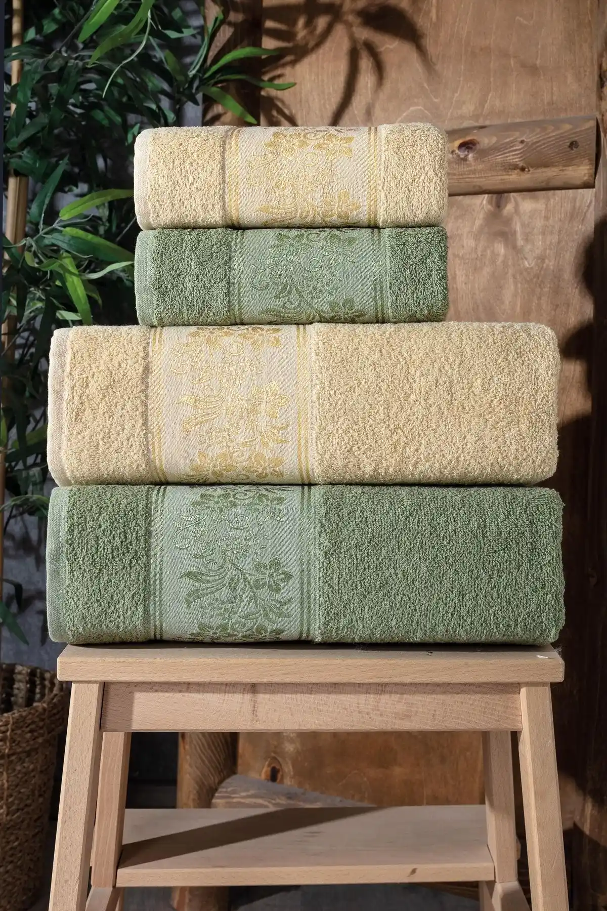 Güvenal Lara Kutulu 4'lü Banyo Havlusu: Şık ve Fonksiyonel Pamuklu Set