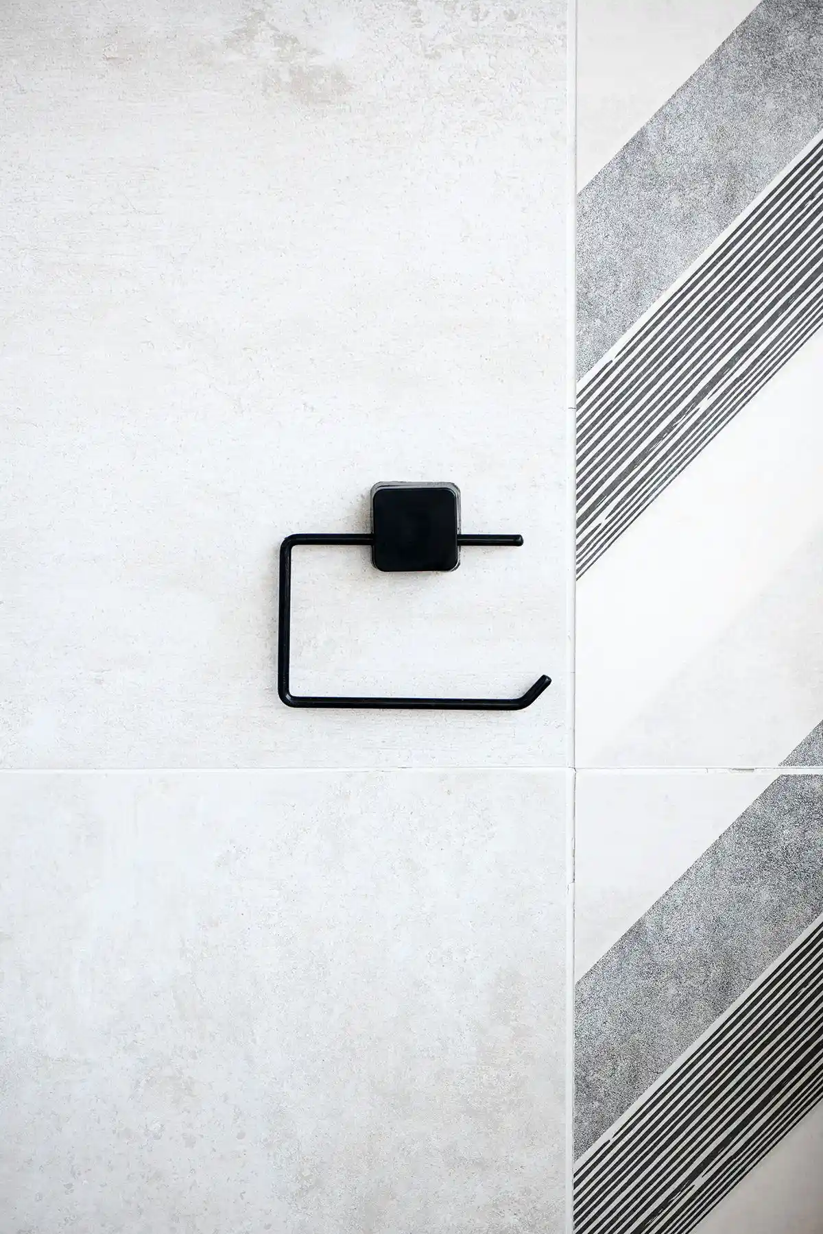 Hagen Yapışkanlı Tuvalet Kağıtlığı: Modern ve Dayanıklı Banyo Aksesuarı Seçenekleri