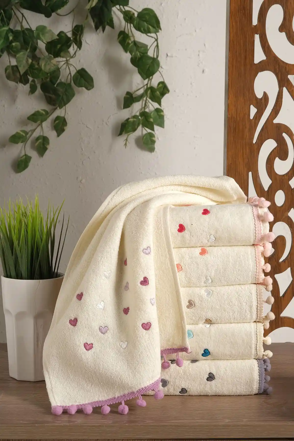 Hasgül Havlu Seti: Şık ve Dayanıklı Pamuklu Havlu Seti ile Dekorasyonunuza Zarif Dokunuş