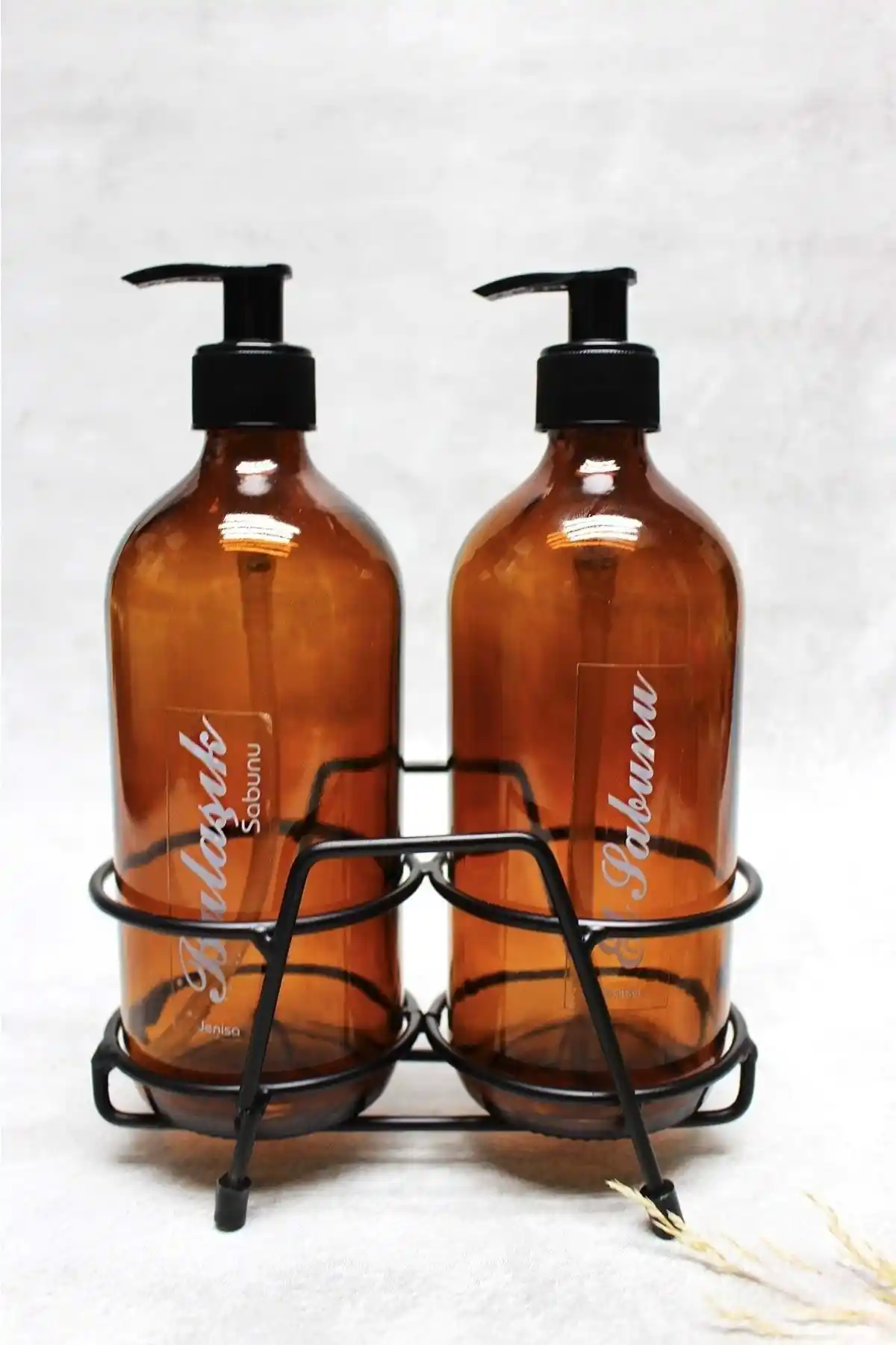 Jenisa Amber 500 ml Şişe Sıvı Sabun Estetik ve Çok Yönlü Kullanım Seçeneği