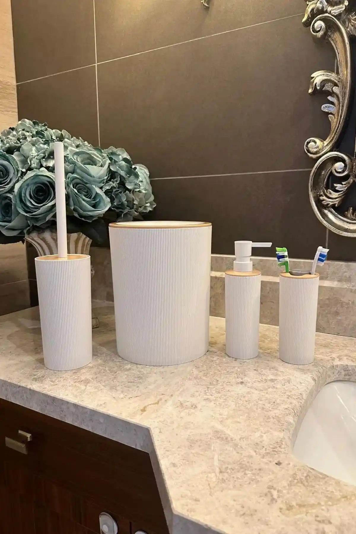 Makri 4'lü Banyo Seti Estetik ve Fonksiyonellik ile Modern Banyolar İçin Uygun