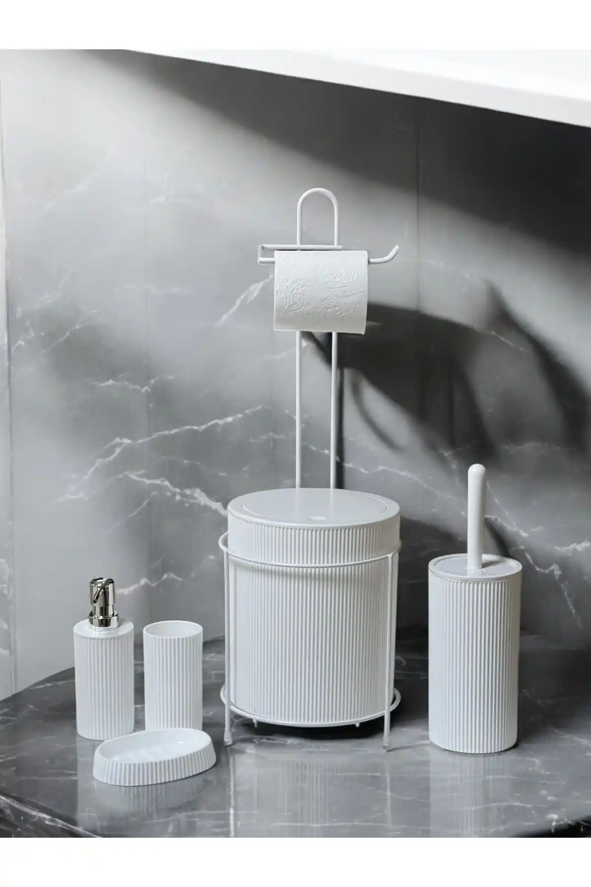 Metalshop 6 Parça Banyo Seti: Modern ve Dayanıklı Tasarım ile Fonksiyonellik Bir Arada