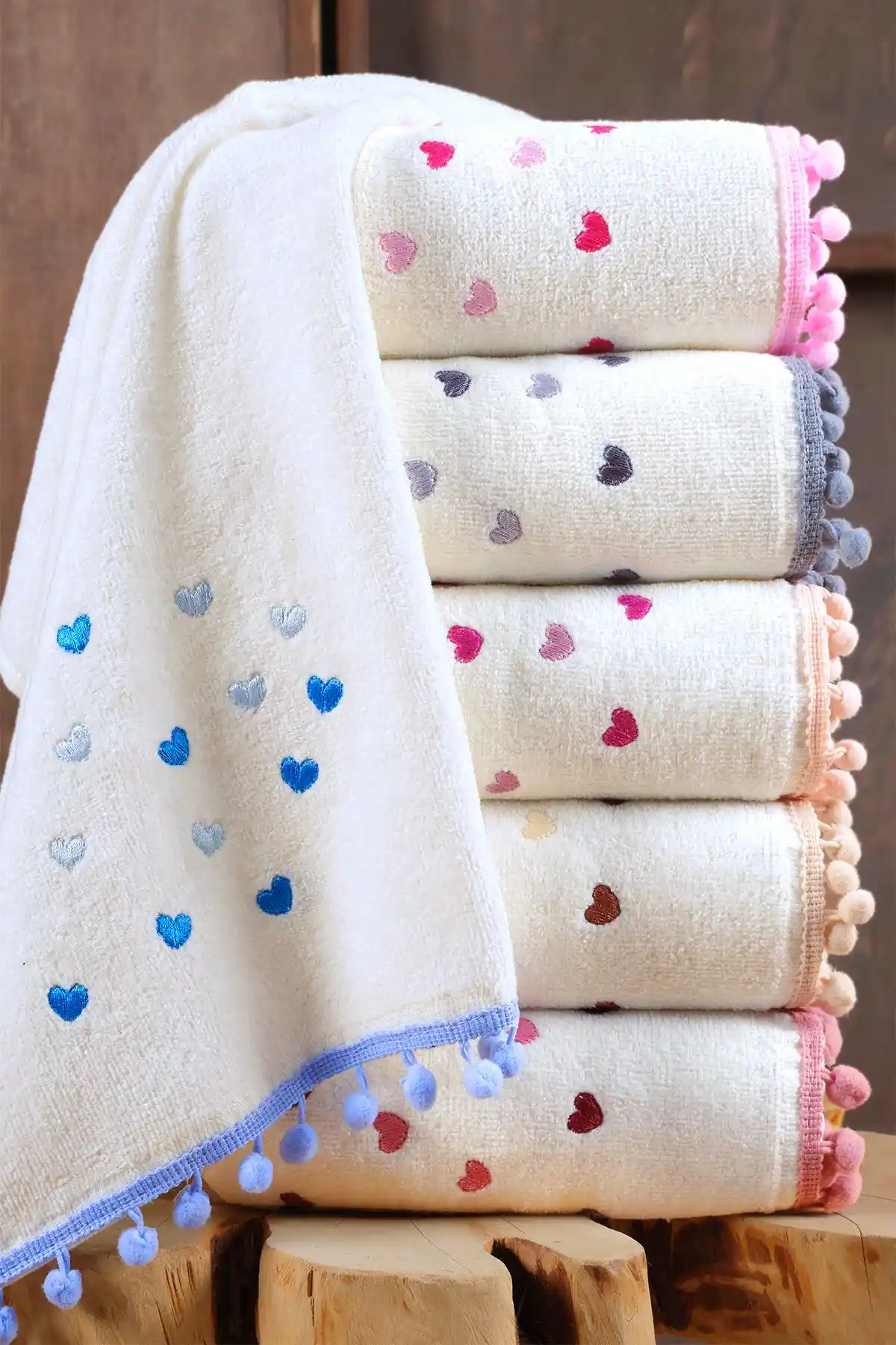 Mutfak Dekorasyonunu Canlandıran Kalpli Nakışlı 6'lı Havlu Seti — Şık ve Kullanışlı Tasarım