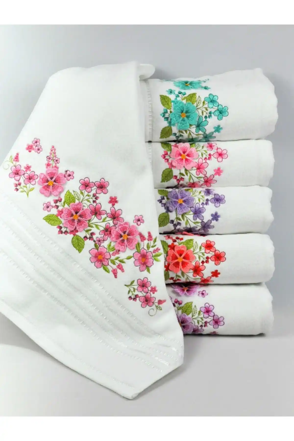 Şelale Yonca Desen 50x90 Kadife Havlu Seti Estetik ve Fonksiyonellik Sunar