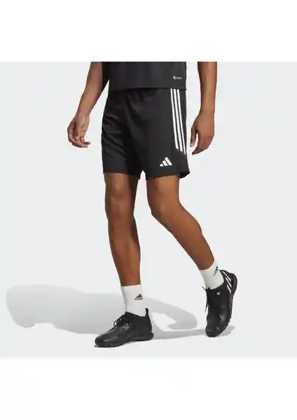 Adidas Tiro 23 ve Puma Teamrise Spor Şortları Karşılaştırması ve En İyi Seçenek