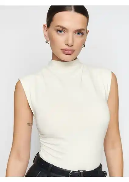 Hollyhocks Kadın Kolsuz Büzgü Detaylı Yüksek Dokulu Esnek Bluz