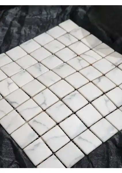 Mermer Desenli Cam Mozaik Taşı İç Mekan Dekorasyonunda Estetik ve Dayanıklılık