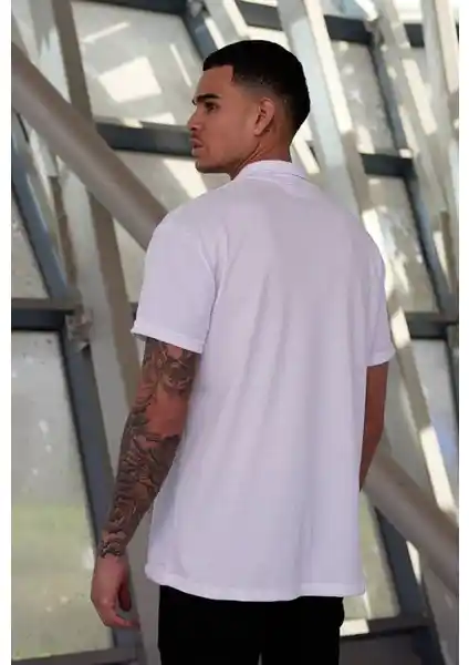 Tomakin Giyim Polo Yaka Regular Fit: Şıklık ve Konforu Bir Arada Sunan Modern Kıyafet