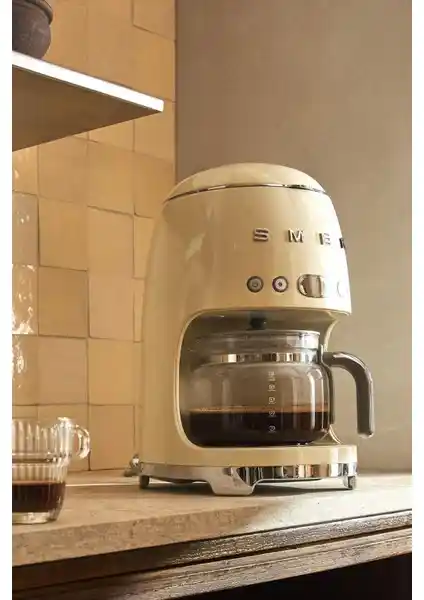 Smeg DCF01CREU ve DCF02PBEU Filtre Kahve Makineleri Karşılaştırması