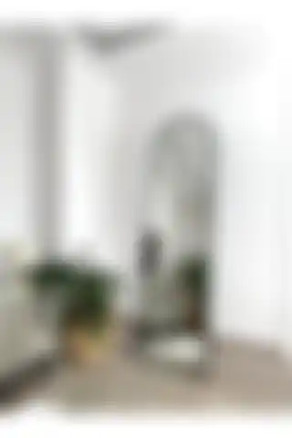 EFFE YAPI DEKOR Siyah Metal Çerçeveli Oval Ayaklı Boy Aynası ile Modern Tasarımı Keşfedin