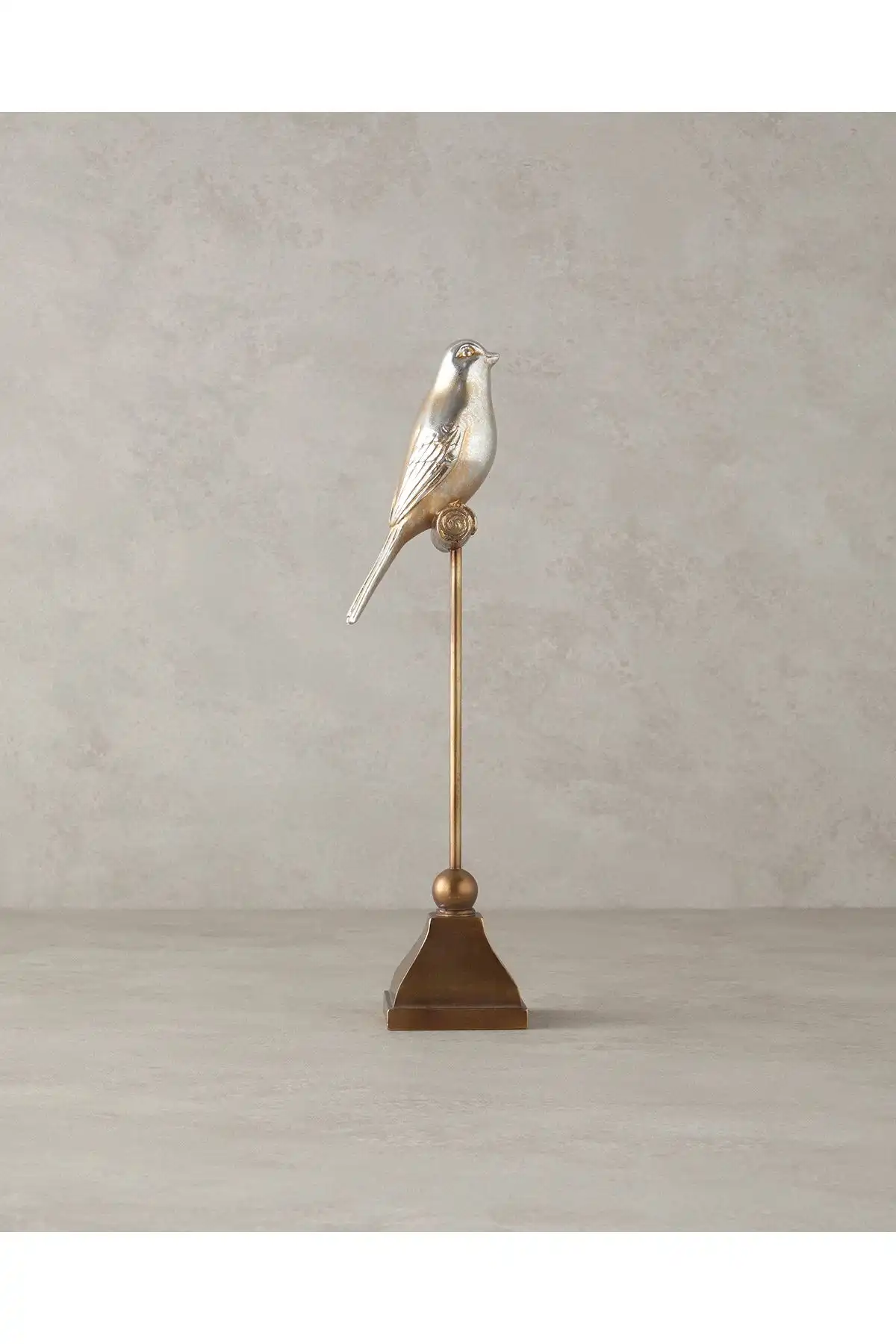 English Home Shiny Bird Polyresin Biblo Gold: Modern Tasarım ile Uzun Ömürlü Dekorasyon