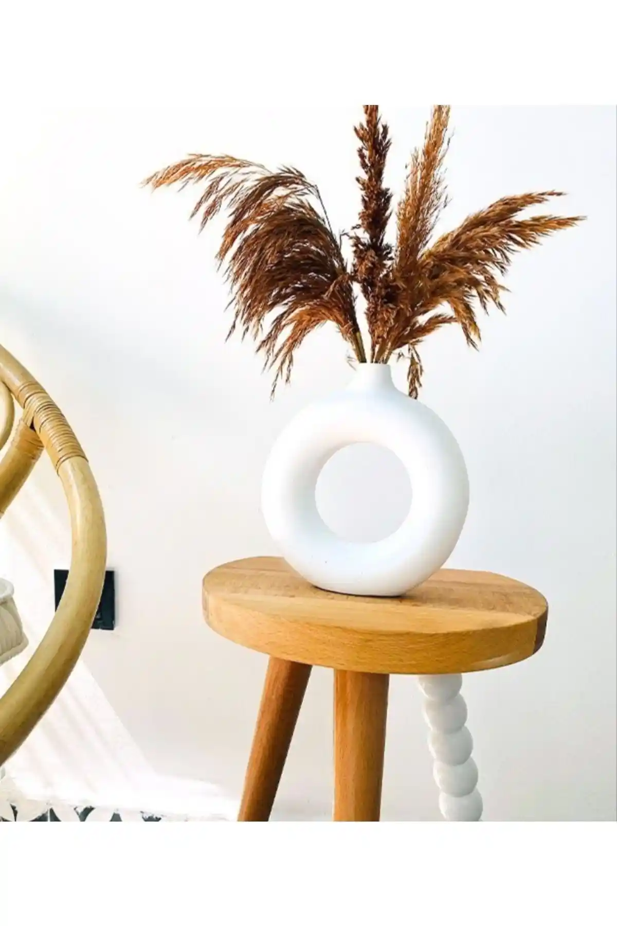 Lujiva Beyaz Halka Vazo Bohem Tekli ile Evinizi Estetik Olarak Dönüştürün