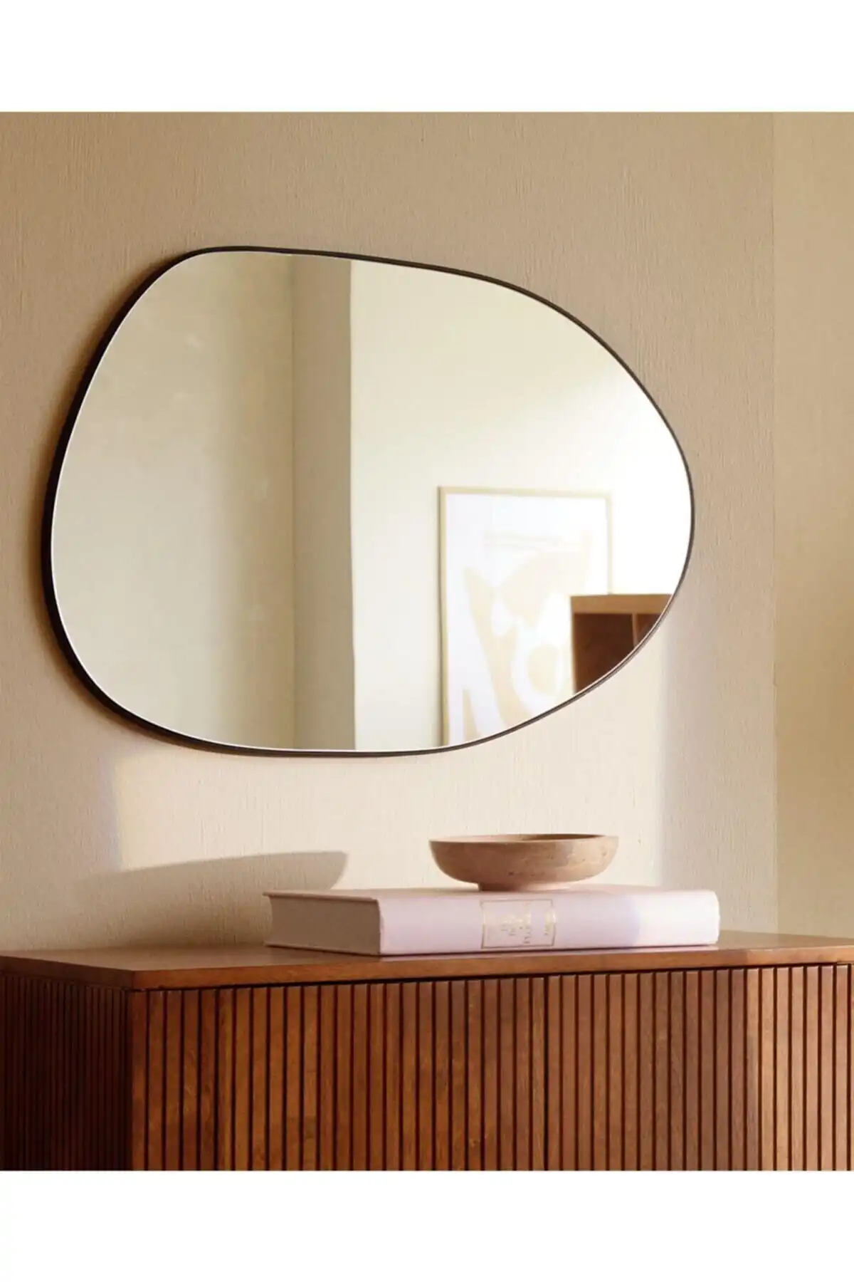 LYN HOME & DECOR Oval Asimetrik Ayna: Şıklık ve Fonksiyonelliği Birleştiriyor