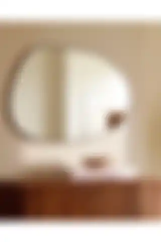 LYN HOME & DECOR Oval Asimetrik Ayna: Şıklık ve Fonksiyonelliği Birleştiriyor