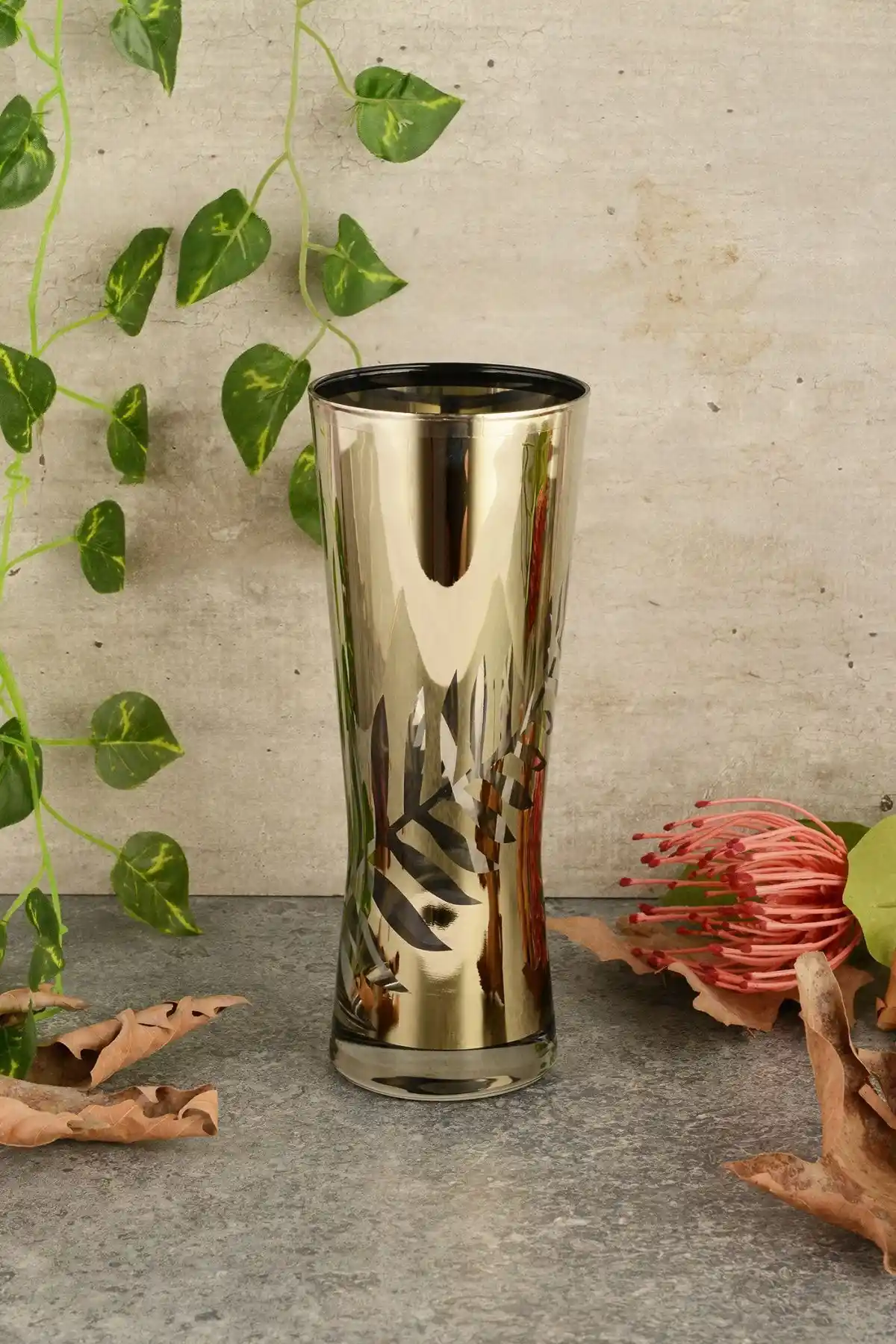 Nisaluce Cam Vazo: Modern Dekorasyon İçin Estetik ve Fonksiyonel Seçenek