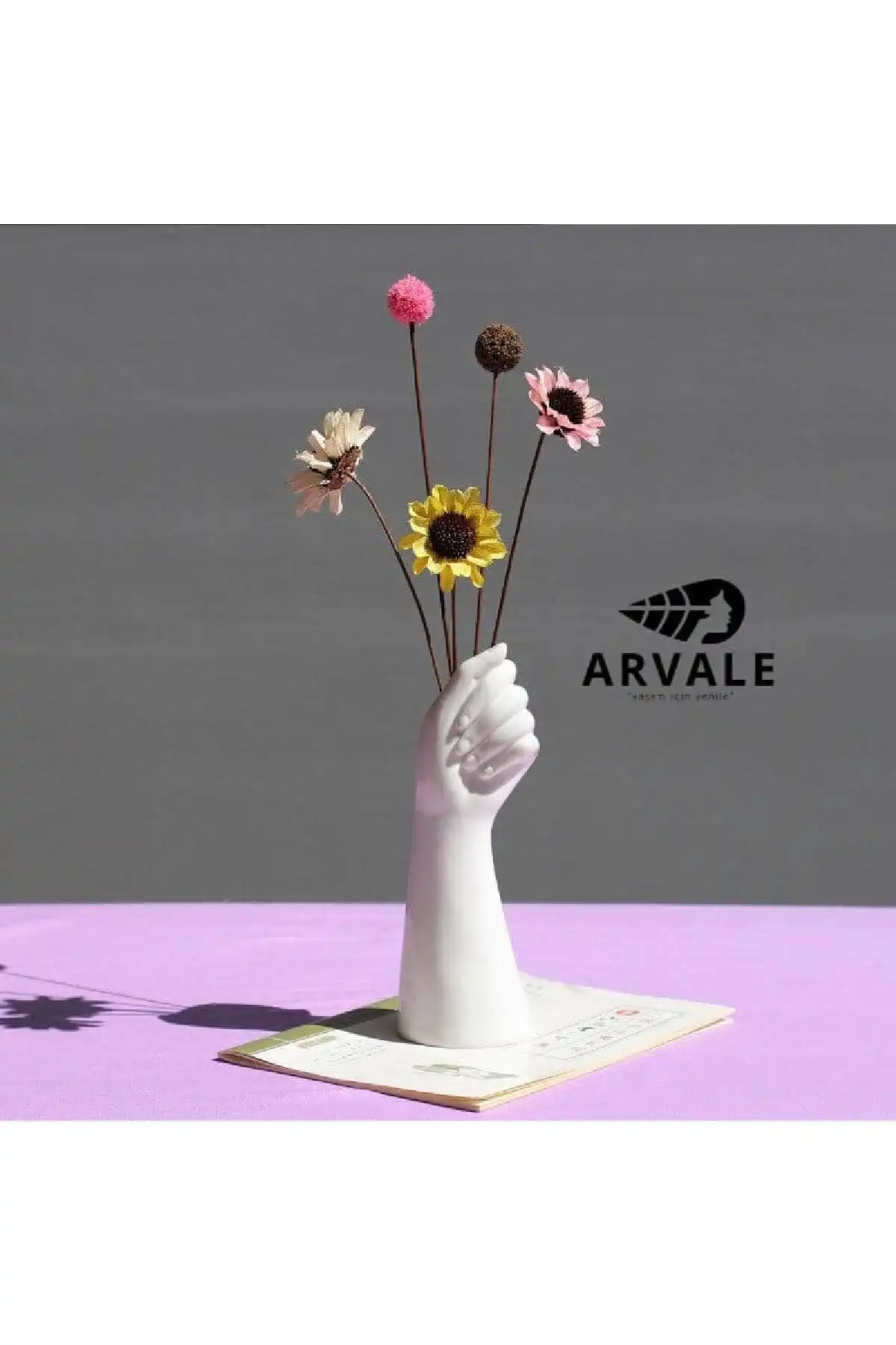 Şıklığı ve Zarafetiyle ARVALE Seramik El Şeklinde Woman Vazo Heykel İncelemesi