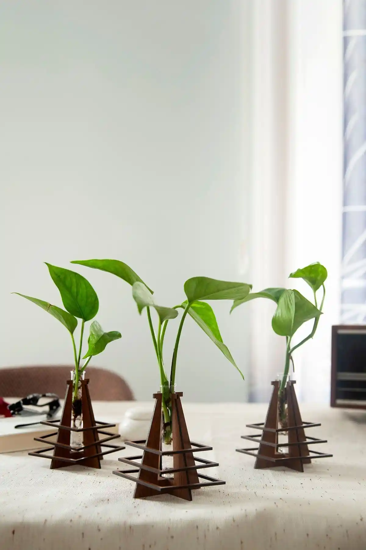 Estetik ve İşlevsellik Sunan Nod Piramit Desenli 3'lü Dekoratif Ahşap Vazo