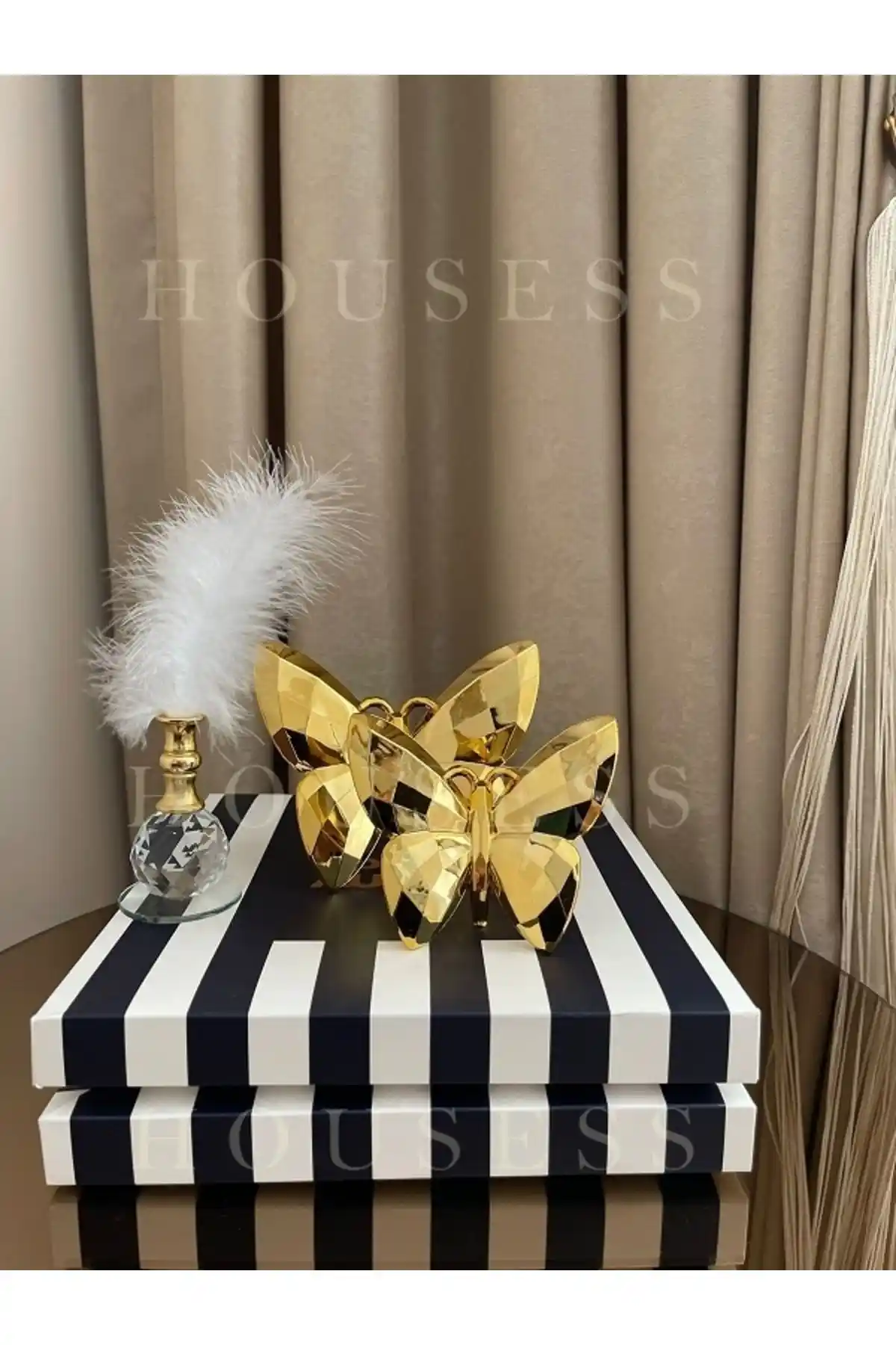 Housess Altın Kelebek ve Tüylük Biblo: Eviniz İçin Estetik Bir Dokunuş