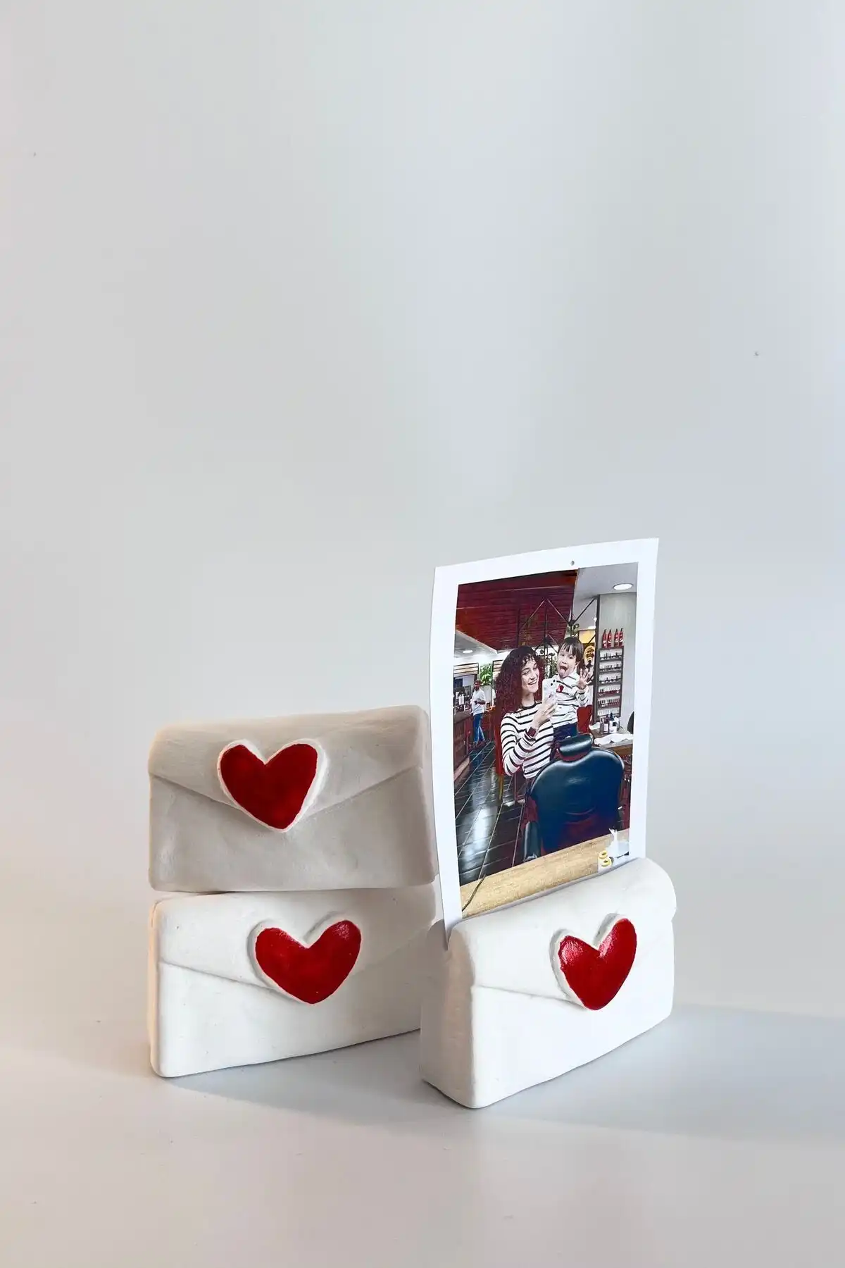 Mandalin Art Studio: Kalp Detaylı Beton Dekoratif Fotoğraf Tutucu Hakkında Bilgi