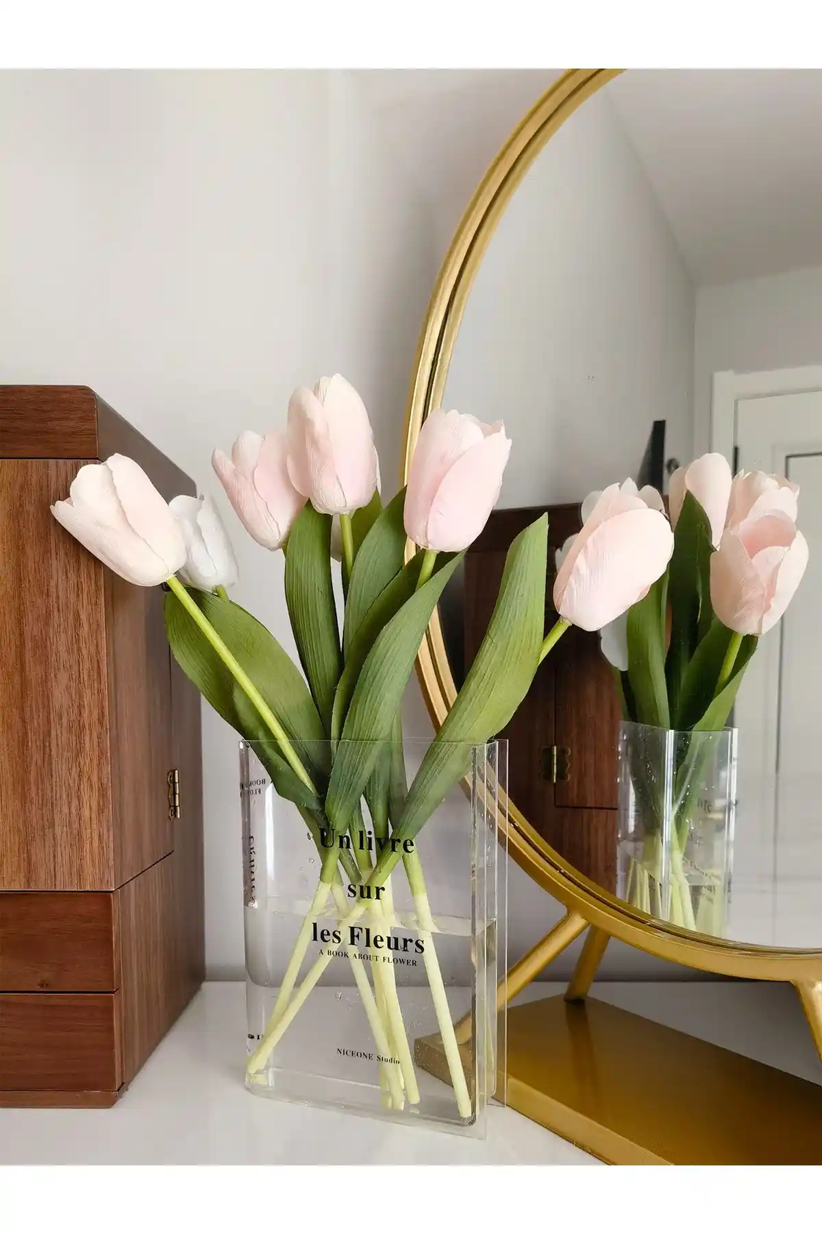 Peony Studio Kitap Vazo: Estetik ve Fonksiyonelliği Birleştiren Dekoratif Çiçeklik