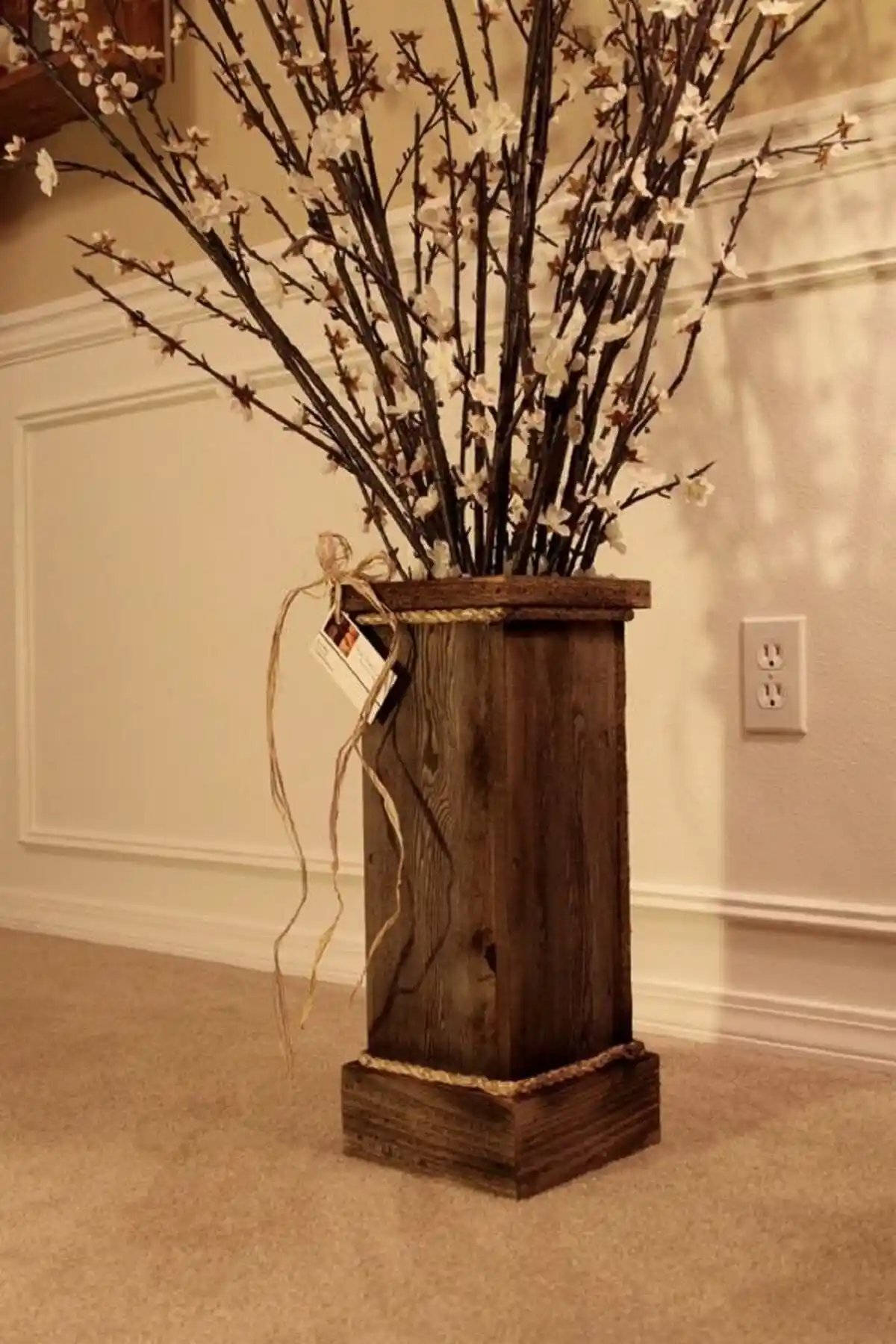 Tahta Bahçesi Masif Ahşap Dekoratif Çiçeklik Biblo Vazo ile Estetik İç Mekanlar