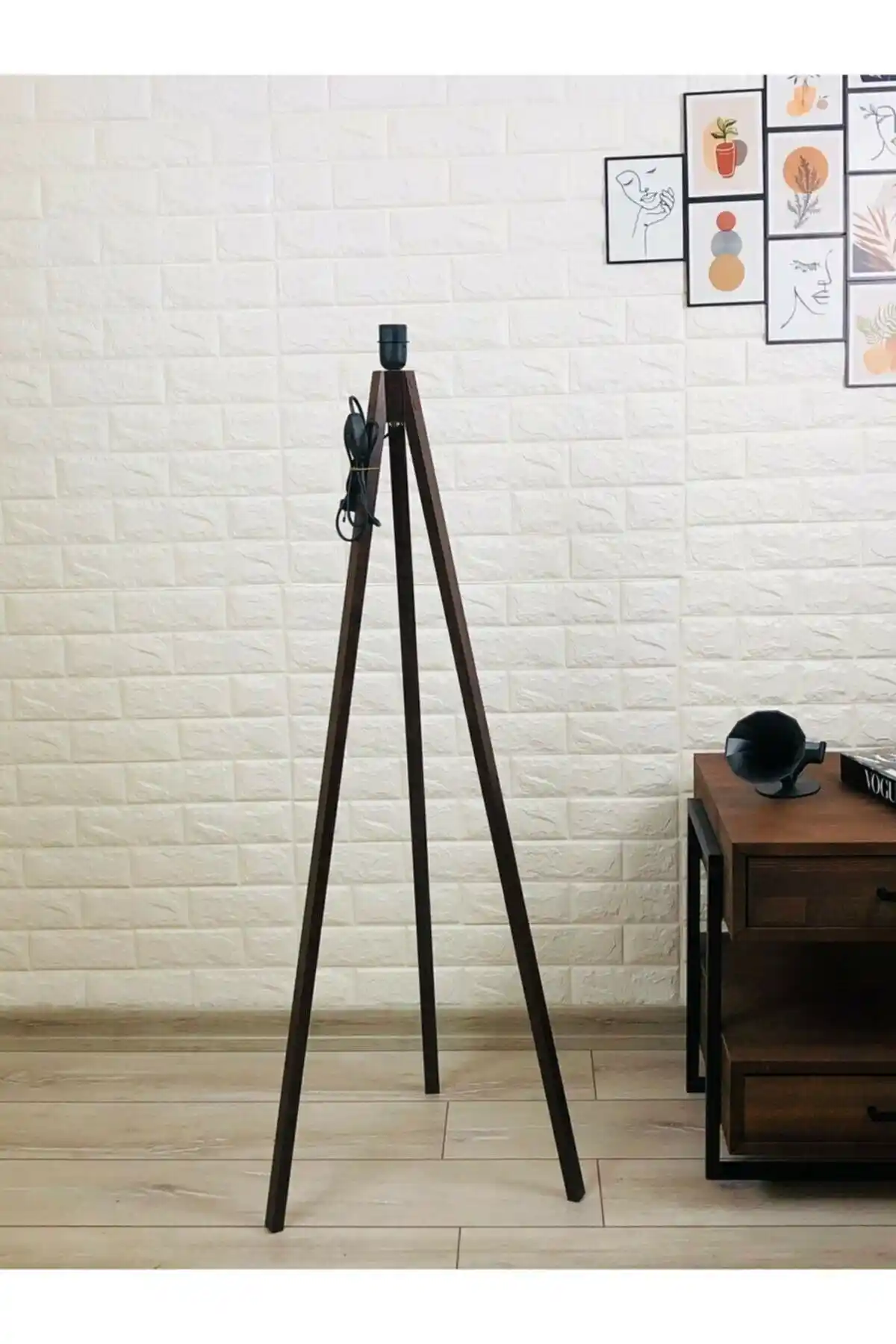 Ahşap Tripod Lambader Ayağı: Şık ve Fonksiyonel Aydınlatma Çözümü