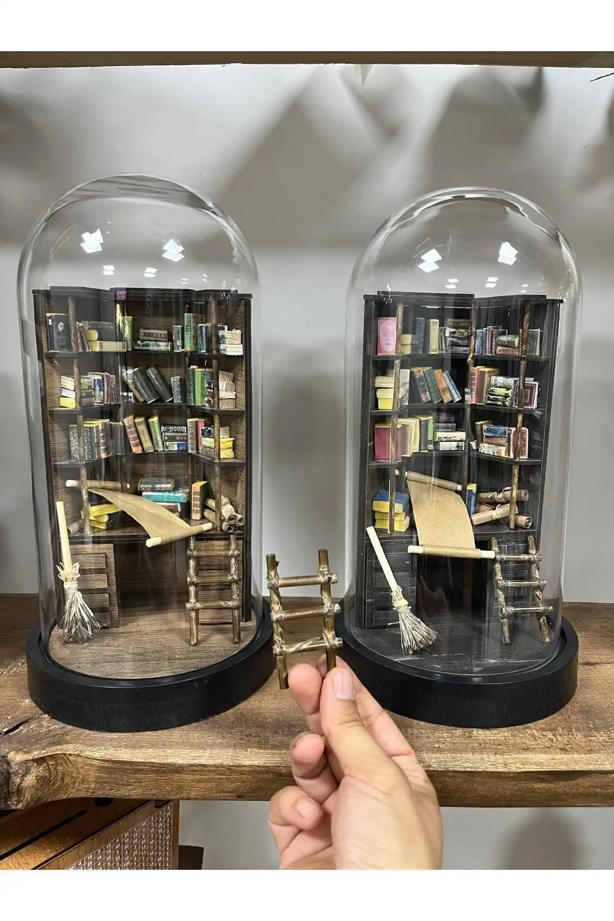 HomeMinyatür Kitaplık 15x30cm: Fonksiyonel ve Estetik Ev Dekorasyonunda Seçim