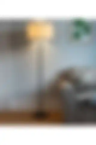 Modamonline Siyah Metal Lambader ile Modern ve Şık Aydınlatma Seçenekleri