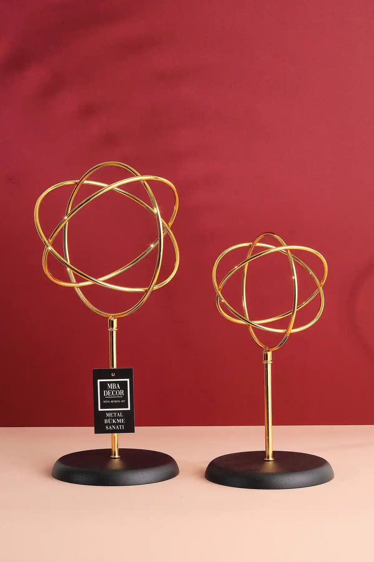 Amaca Yönelik Modern Metal Bükme Sanatı: MBA Decor Altın Küre Seti