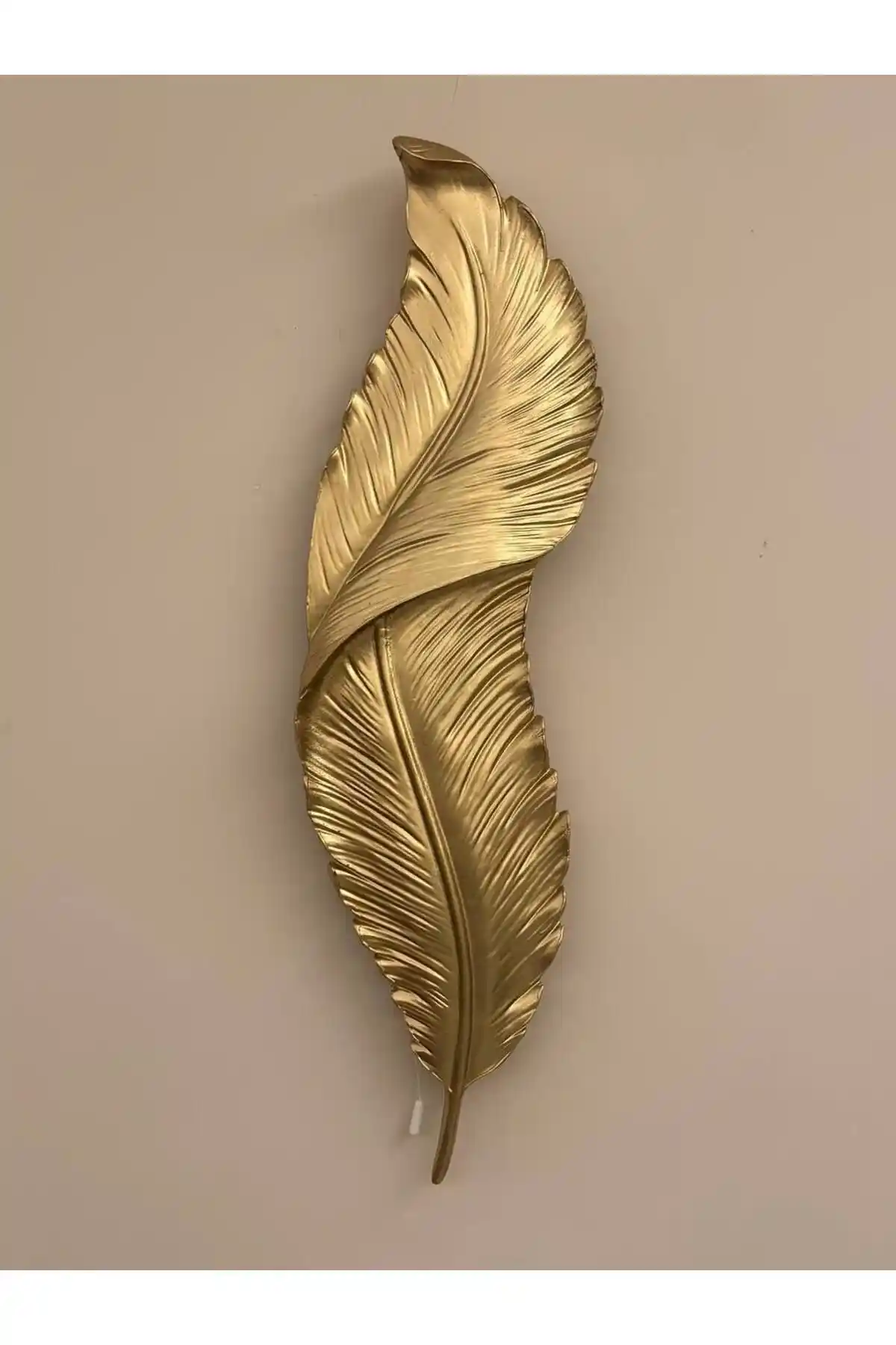 Ayyıldızlı Dekoratif Tüy Şekilli Işıklı Duvar Dekoru ile Modern Estetik